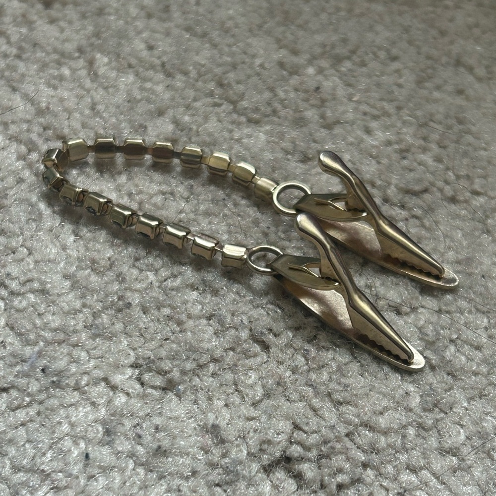 Vintage Gold Tone and Crystal Rhinestones Sweater Clip MCM - Picture 8 of 9